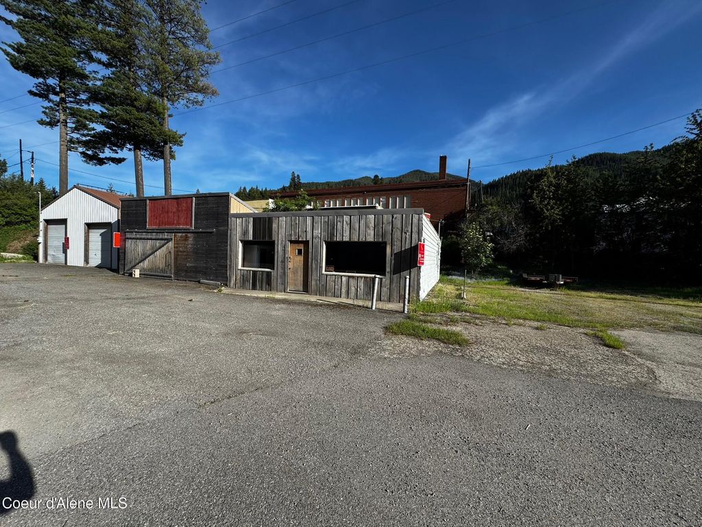 312 River St, Mullan, ID 83846