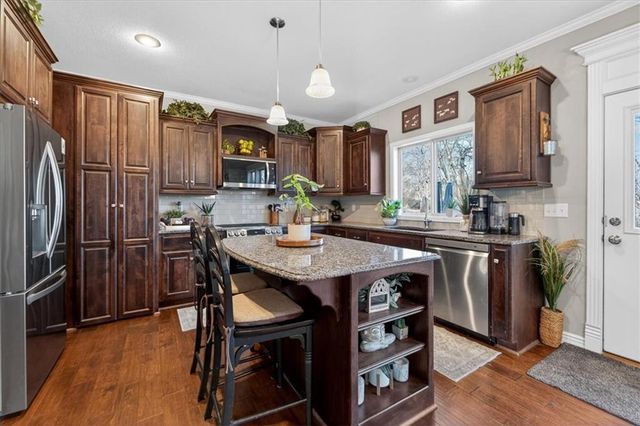 2320 SW Deer Run Road, Lee's Summit, MO 64082