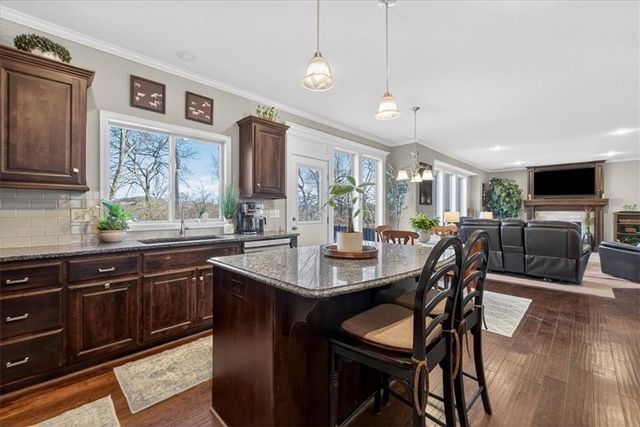 2320 SW Deer Run Road, Lee's Summit, MO 64082