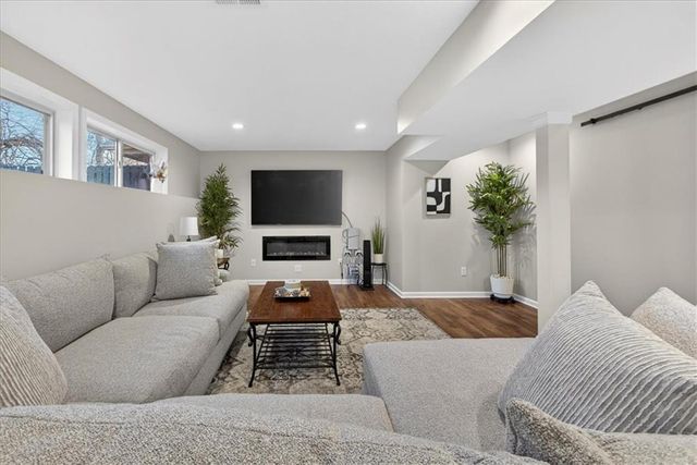 2320 SW Deer Run Road, Lee's Summit, MO 64082