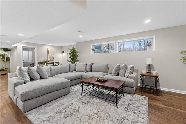 2320 SW Deer Run Road, Lee's Summit, MO 64082