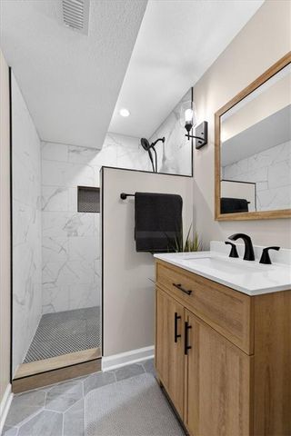 2320 SW Deer Run Road, Lee's Summit, MO 64082