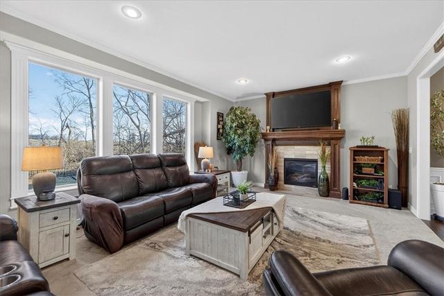 2320 SW Deer Run Road, Lee's Summit, MO 64082