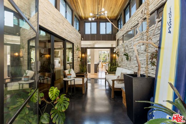 454 Stassi Lane, Santa Monica, CA 90402