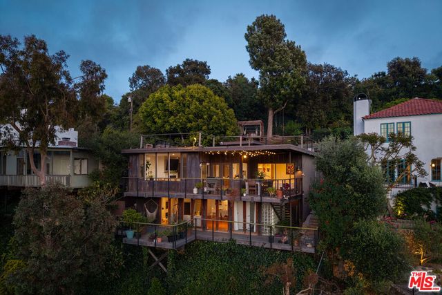 454 Stassi Lane, Santa Monica, CA 90402