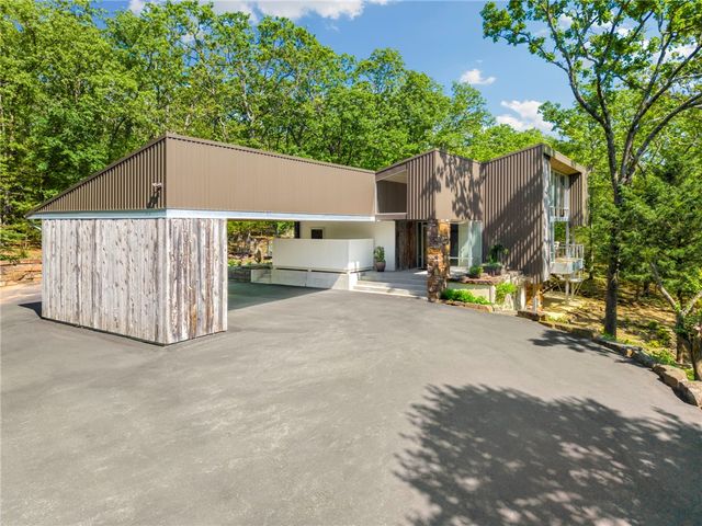 164 S Crossover Road, Fayetteville, AR 72701