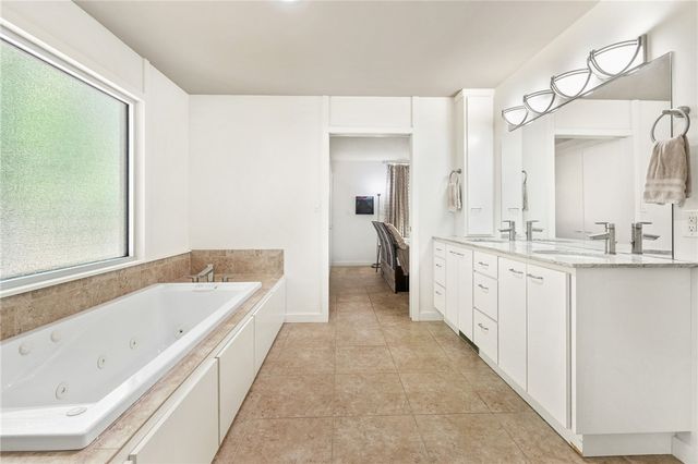 164 S Crossover Road, Fayetteville, AR 72701
