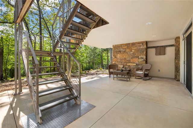 164 S Crossover Road, Fayetteville, AR 72701