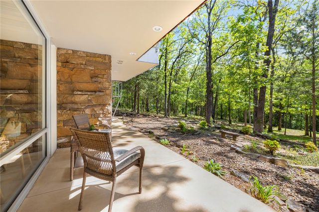 164 S Crossover Road, Fayetteville, AR 72701