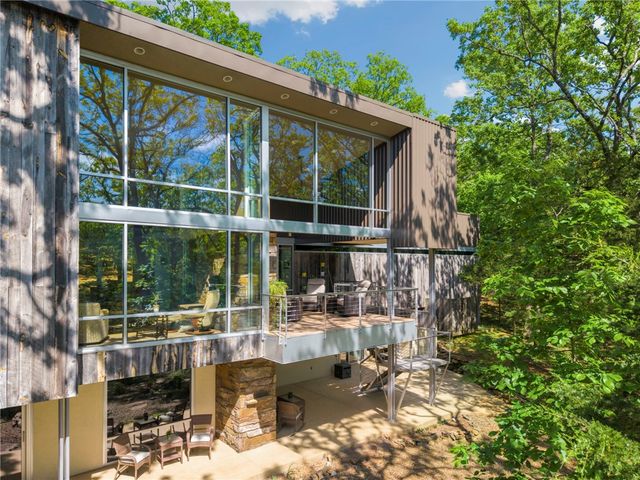 164 S Crossover Road, Fayetteville, AR 72701