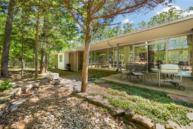 164 S Crossover Road, Fayetteville, AR 72701