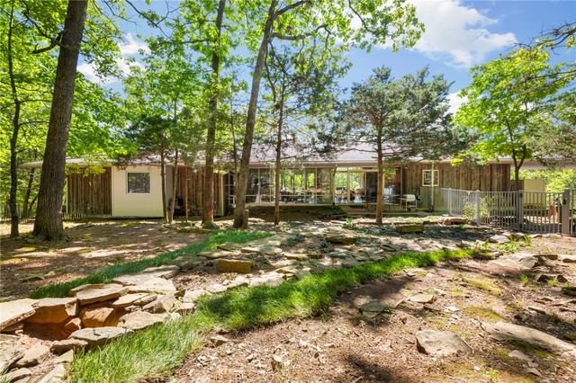 164 S Crossover Road, Fayetteville, AR 72701