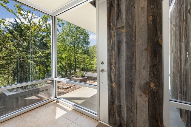 164 S Crossover Road, Fayetteville, AR 72701