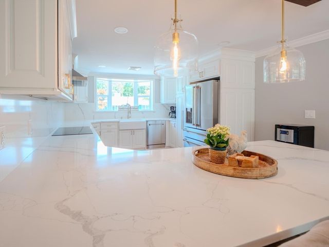 11 Bacon Dr, Saugus, MA 01906