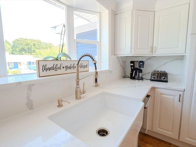 11 Bacon Dr, Saugus, MA 01906