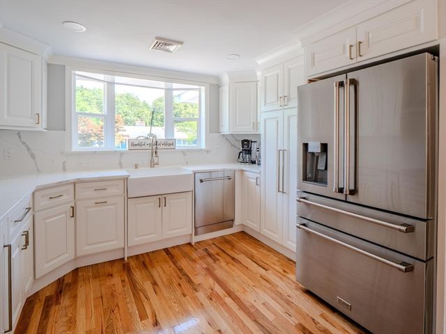 11 Bacon Dr, Saugus, MA 01906