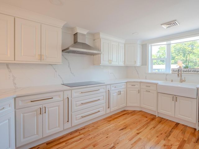 11 Bacon Dr, Saugus, MA 01906