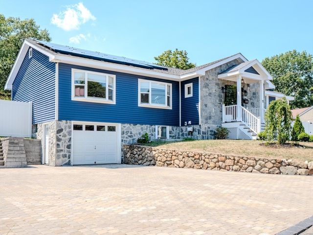 11 Bacon Dr, Saugus, MA 01906