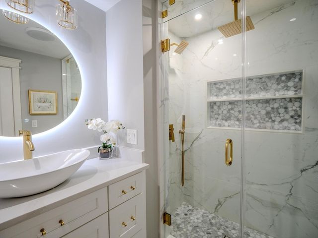 11 Bacon Dr, Saugus, MA 01906