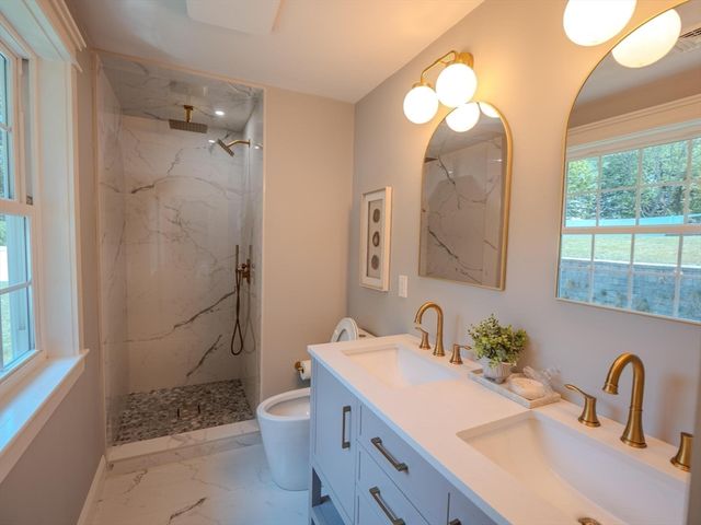 11 Bacon Dr, Saugus, MA 01906