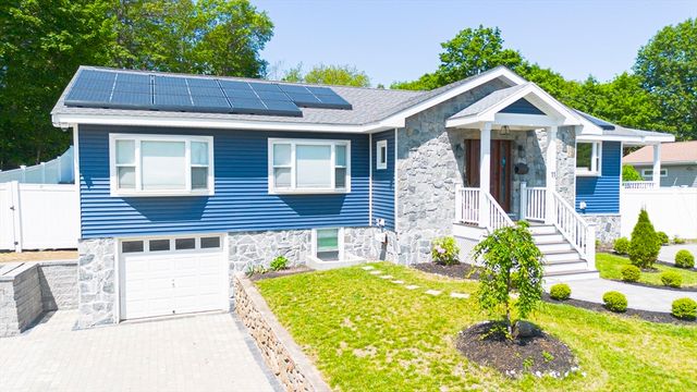 11 Bacon Dr, Saugus, MA 01906