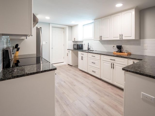 11 Bacon Dr, Saugus, MA 01906