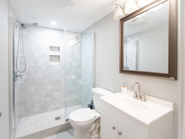 11 Bacon Dr, Saugus, MA 01906