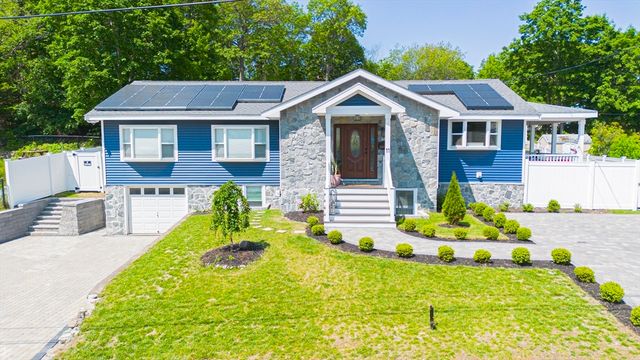 11 Bacon Dr, Saugus, MA 01906