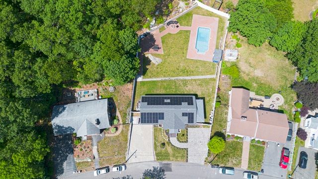 11 Bacon Dr, Saugus, MA 01906