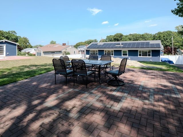 11 Bacon Dr, Saugus, MA 01906