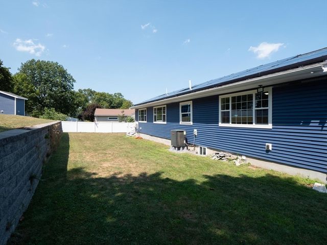 11 Bacon Dr, Saugus, MA 01906