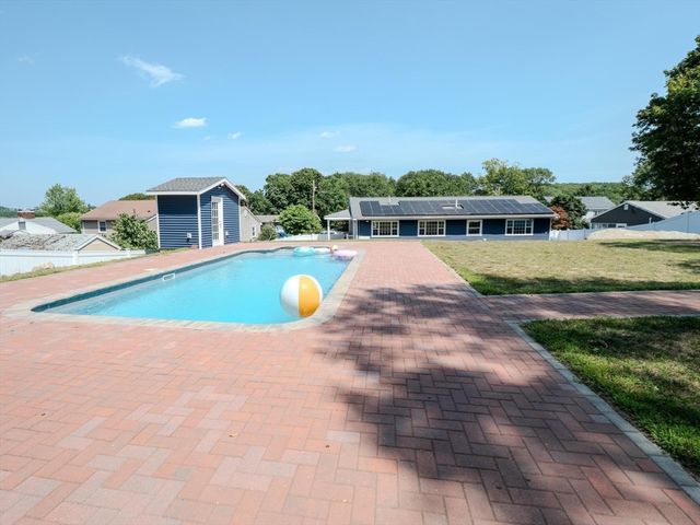 11 Bacon Dr, Saugus, MA 01906