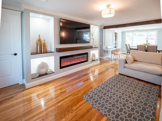 11 Bacon Dr, Saugus, MA 01906