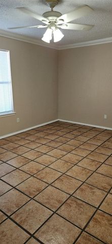 2801 NW 19th Street B, Haltom City, TX 76106