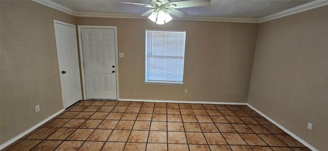 2801 NW 19th Street B, Haltom City, TX 76106