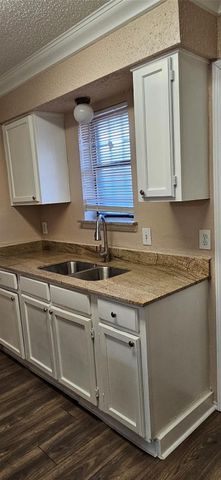 2801 NW 19th Street B, Haltom City, TX 76106