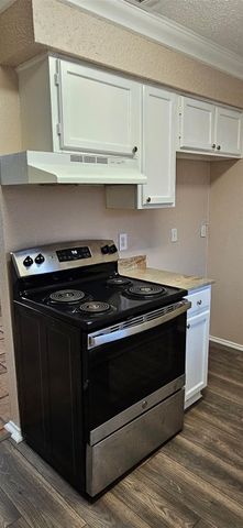 2801 NW 19th Street B, Haltom City, TX 76106