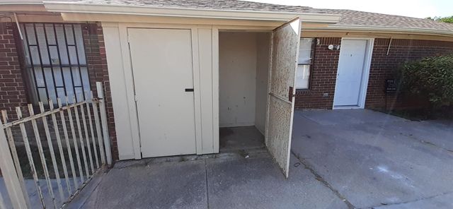 2801 NW 19th Street B, Haltom City, TX 76106