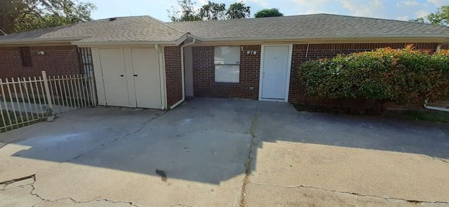 2801 NW 19th Street B, Haltom City, TX 76106