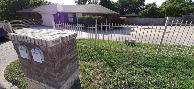2801 NW 19th Street B, Haltom City, TX 76106
