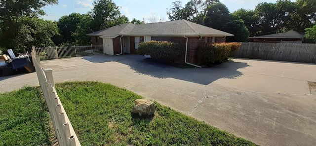2801 NW 19th Street B, Haltom City, TX 76106