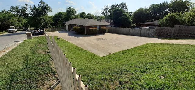 2801 NW 19th Street B, Haltom City, TX 76106