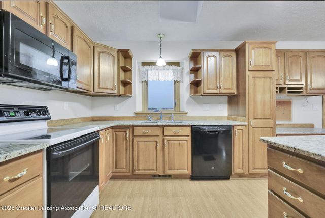 1649 S Ainger Road, Charlotte, MI 48813