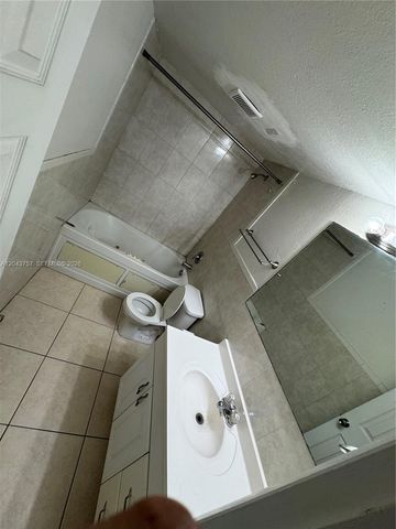 365 NE 125th St 301, North Miami, FL 33161