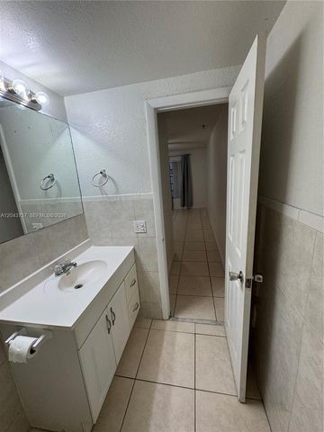 365 NE 125th St 301, North Miami, FL 33161