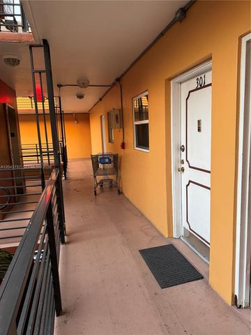 365 NE 125th St 301, North Miami, FL 33161