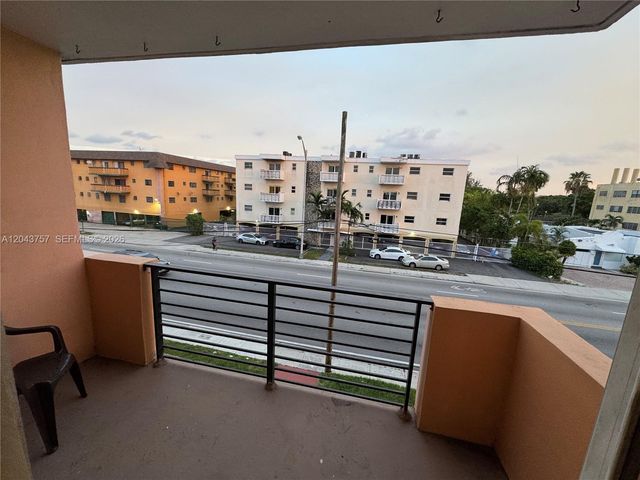 365 NE 125th St 301, North Miami, FL 33161