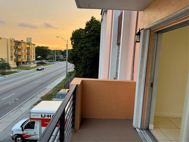365 NE 125th St 301, North Miami, FL 33161