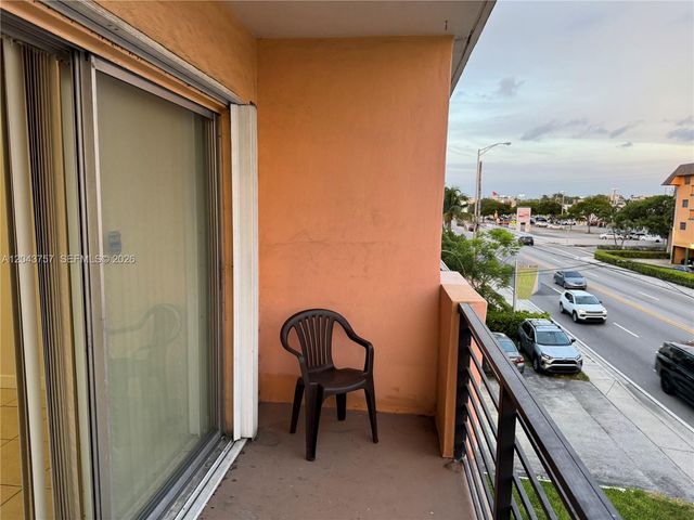 365 NE 125th St 301, North Miami, FL 33161