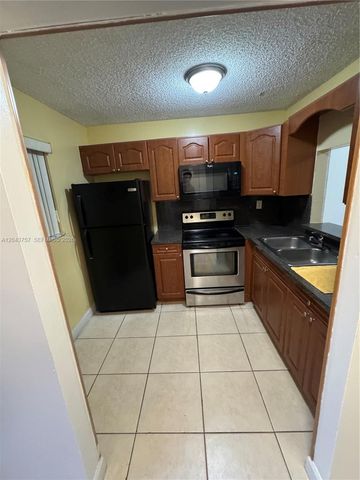 365 NE 125th St 301, North Miami, FL 33161